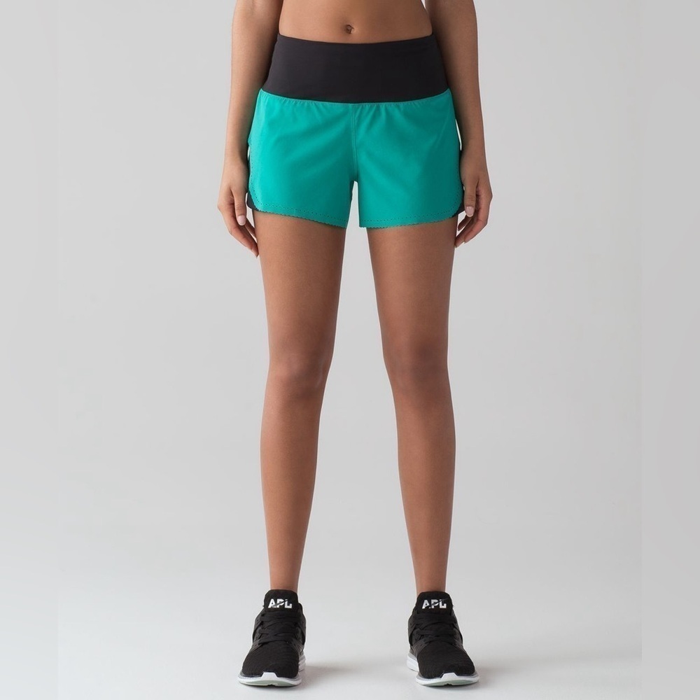 Lululemon Smooth Stride Short, Viridian Green / Black, Size 6